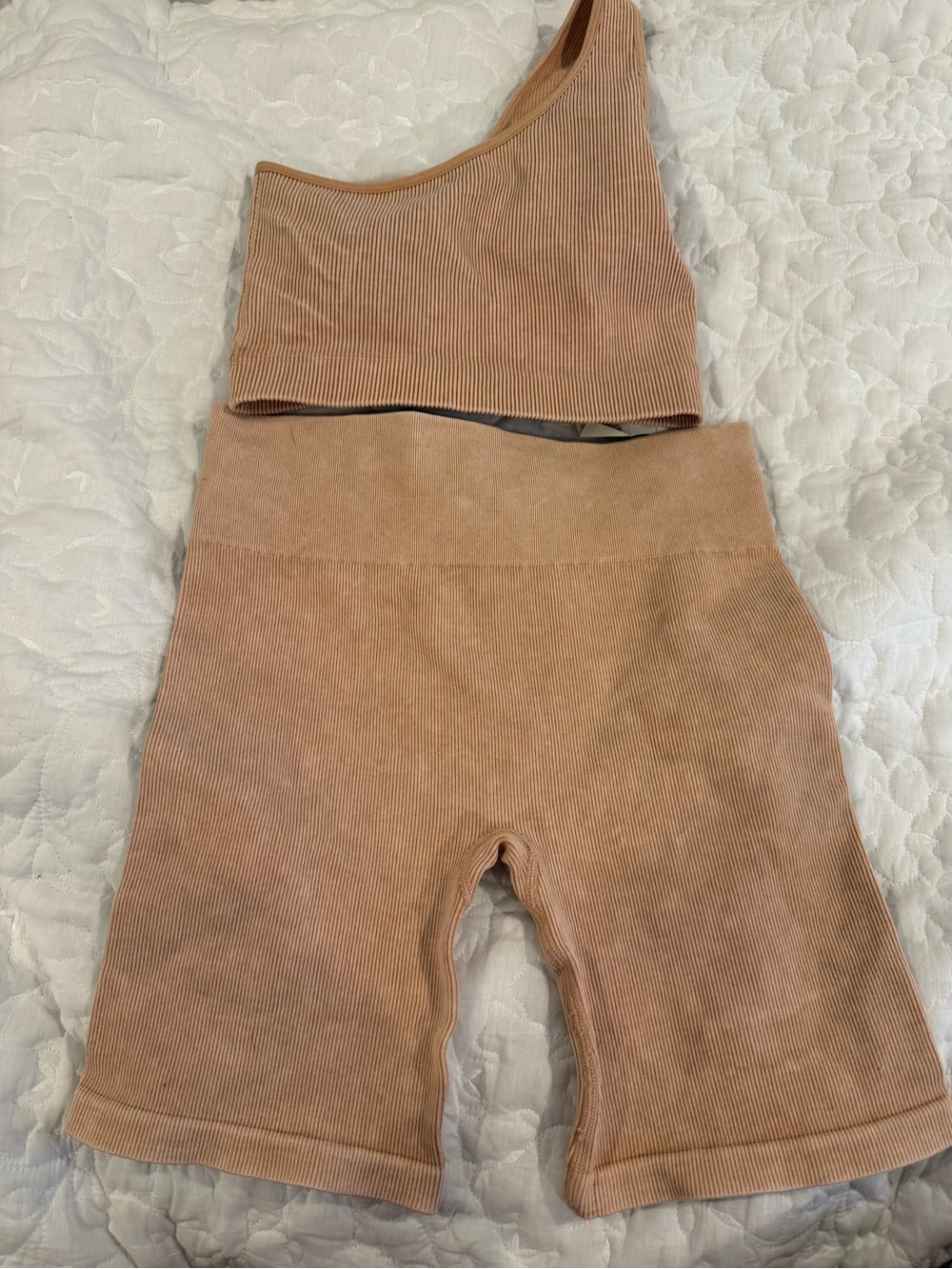 Gilly Hicks Seamless Set - Picture 2 of 5